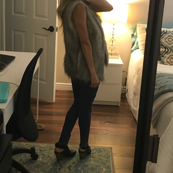 Faux fur vest - Picture 3 of 7